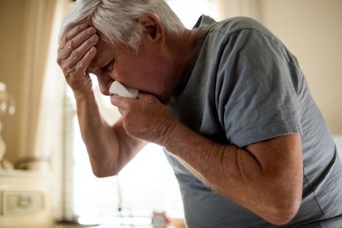 咳出黑痰黄痰白痰分别代表什么,痰是绿色的提示什么病