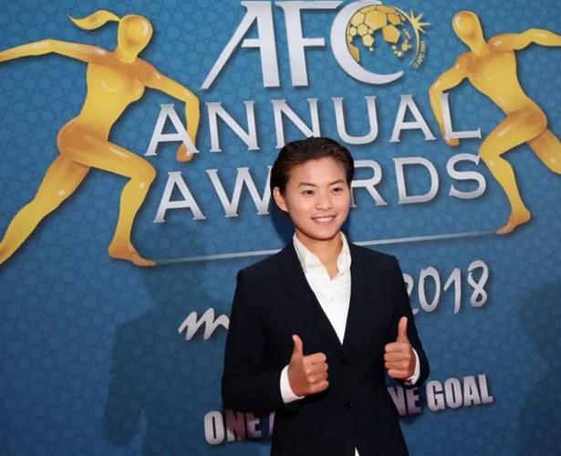 风雨彩虹铿锵玫瑰类似句子,风雨彩虹铿锵玫瑰中考