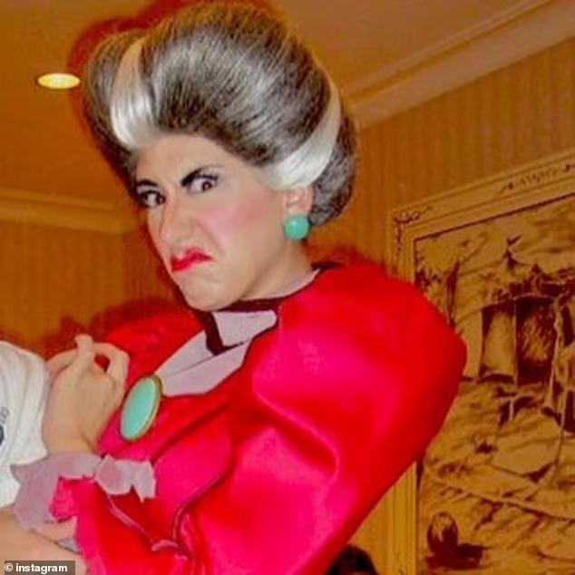 迪士尼员工生存现状,上海迪士尼员工超负荷工作