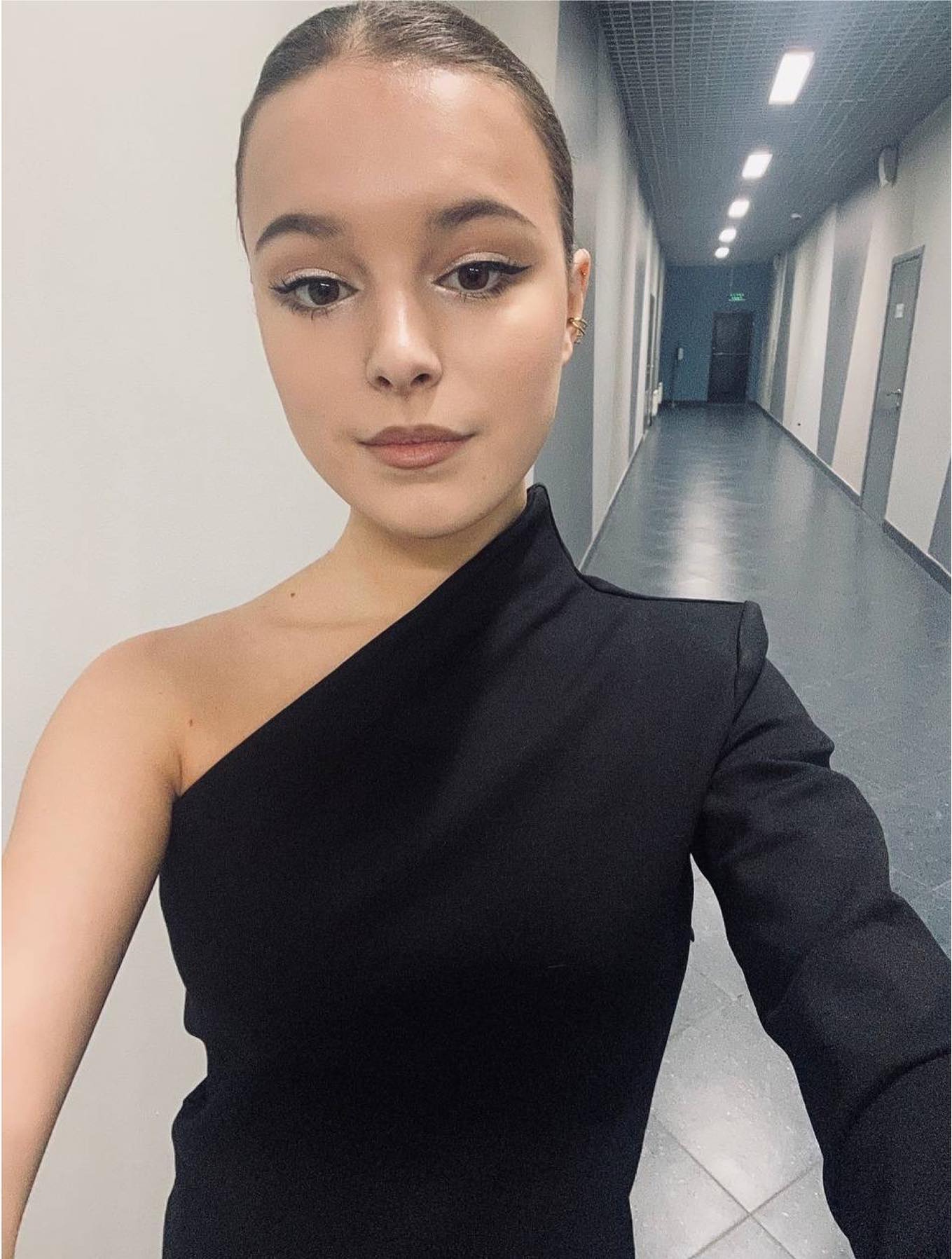 谢尔巴科娃表演服装,谢尔巴科娃穿着惹争议