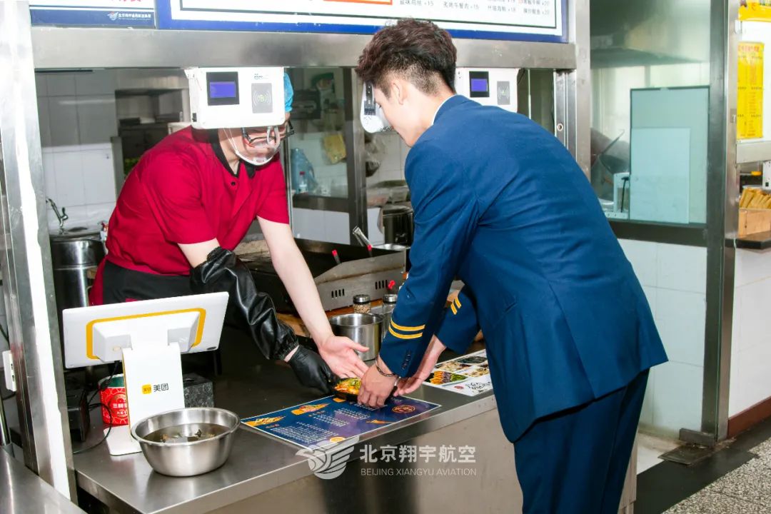 走进学校让心情愉悦,走进安静整洁的教室时我深感自豪