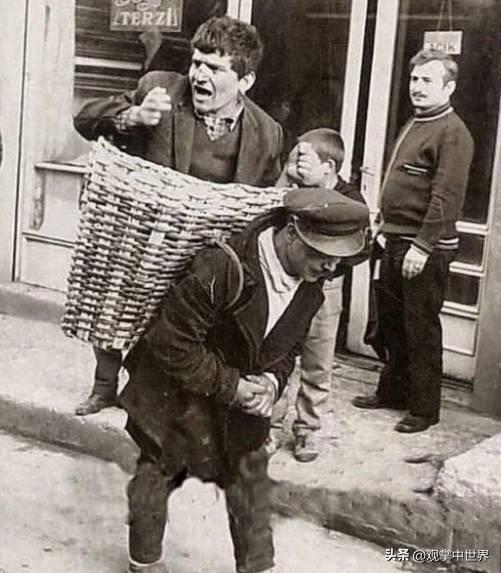 日军兽行：当着男人的面玷污了女儿，临走还残忍割下妻子乳房