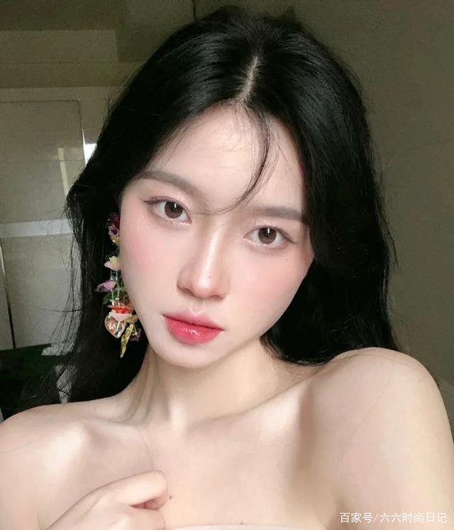 夏天买口红就选这5款色号吧，实在是太显白了，谁涂谁好看！