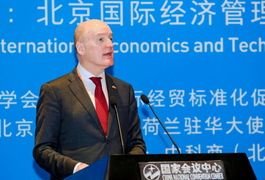 最近荷兰卖给中国光刻机了吗,荷兰对中国光刻机进展最新表态