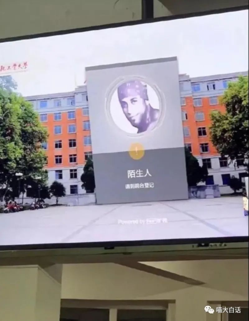 “不小心把饭卡落在女浴室后....”哈哈哈哈哈这是什么名场面