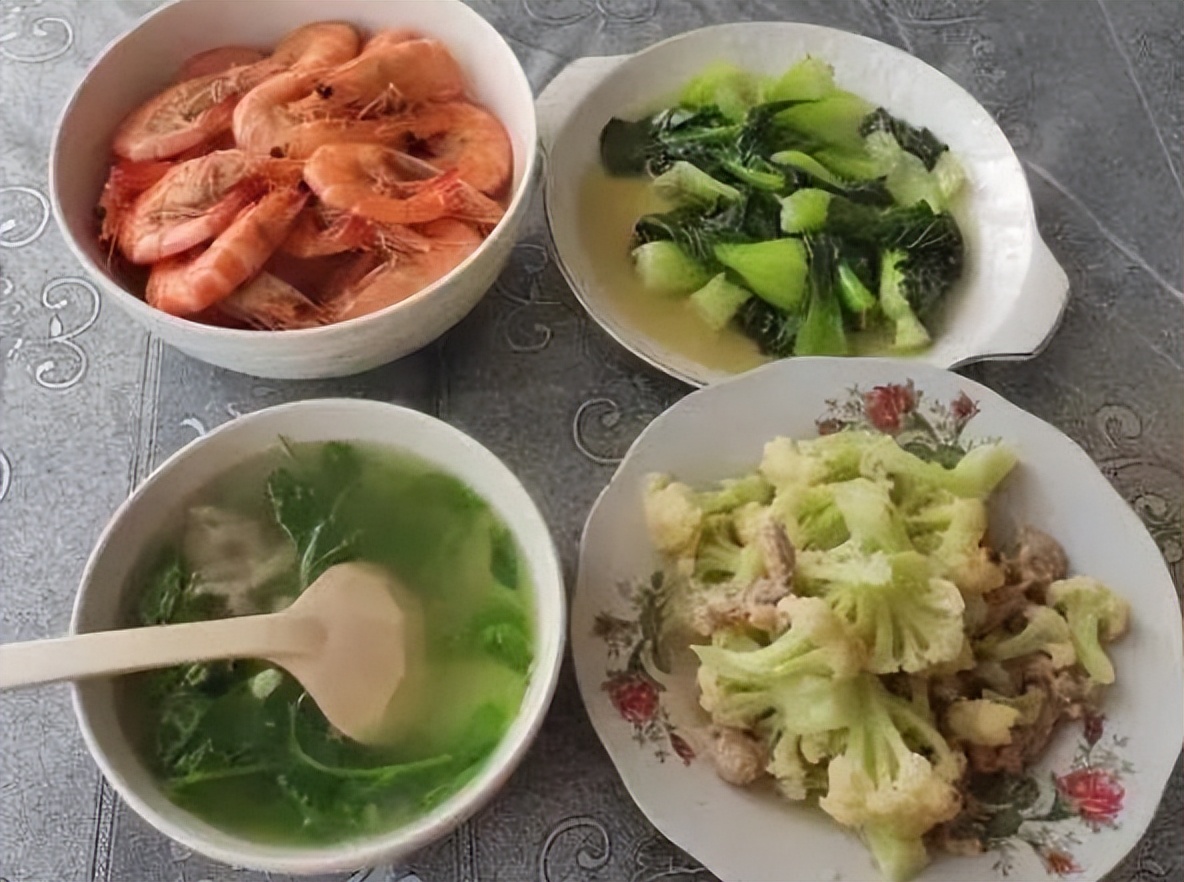 头发白吃什么变黑发最有效,长白头发要吃什么滋补品