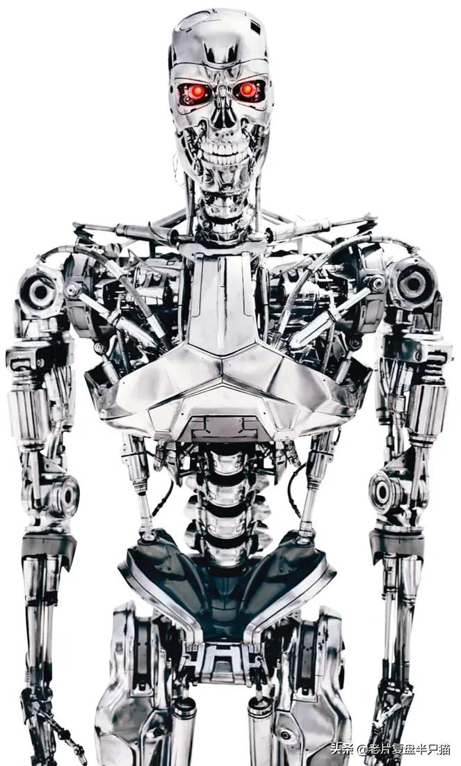 钢铁侠和蝙蝠侠后期谁更强,钢铁侠为什么注定打不过蝙蝠侠