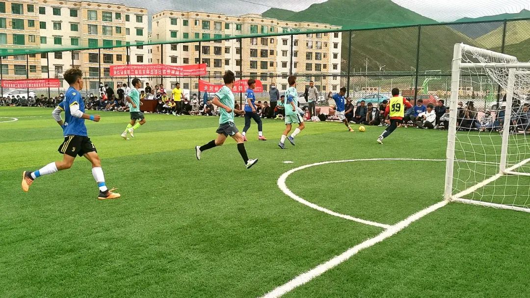 足球邀请赛激情开赛,快乐周末足球赛