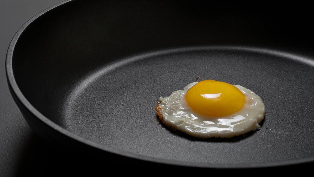 无涂层锅是靠什么原理达到不粘的,什么材质的无涂层不粘锅最好