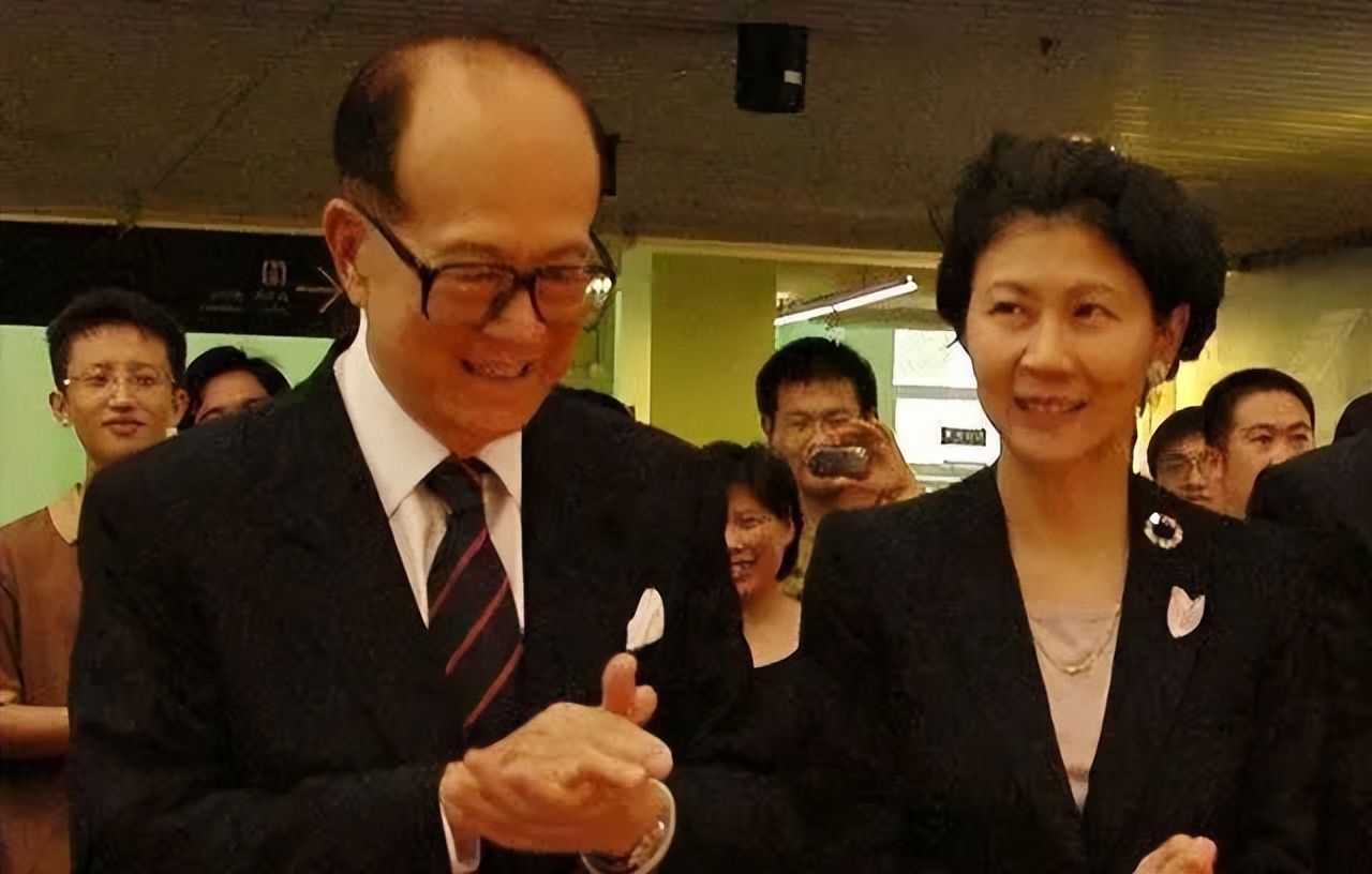 周凯旋跟了李嘉诚多少年,周凯旋凭什么被李嘉诚独宠29年