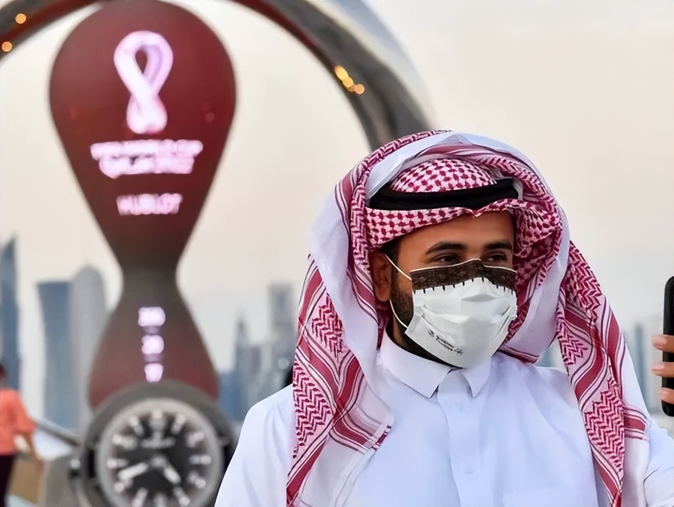 他们为何在世界杯赛场，发出“无声呐喊”？