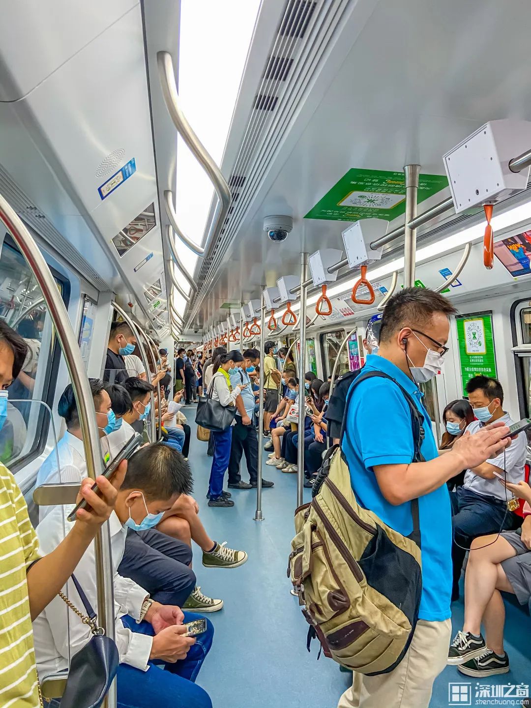 深圳人花式加班：酒吧里做方案、旅行时码PPT、除夕夜写报告……