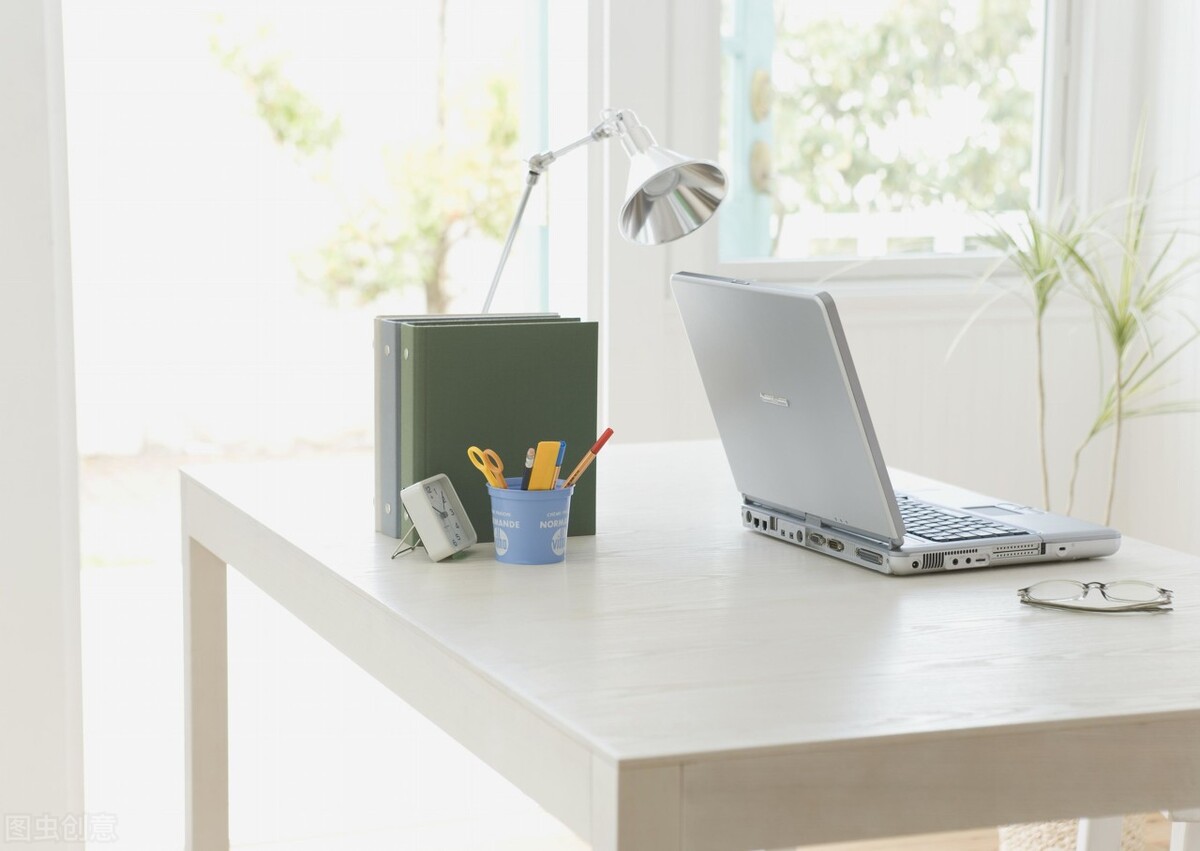 买了个电脑桌一股刺鼻的味道,买了个电脑做什么副业好