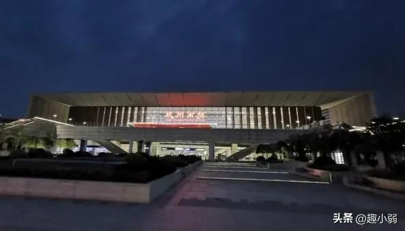 杭州“打工人被宝奶奶辞退”为何还能笑着面对？五一没了双倍工资