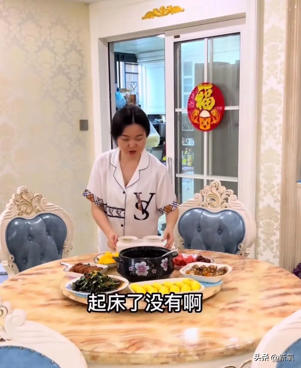 王蓉三娃妈是怎么火的,王蓉三娃妈怎么火的