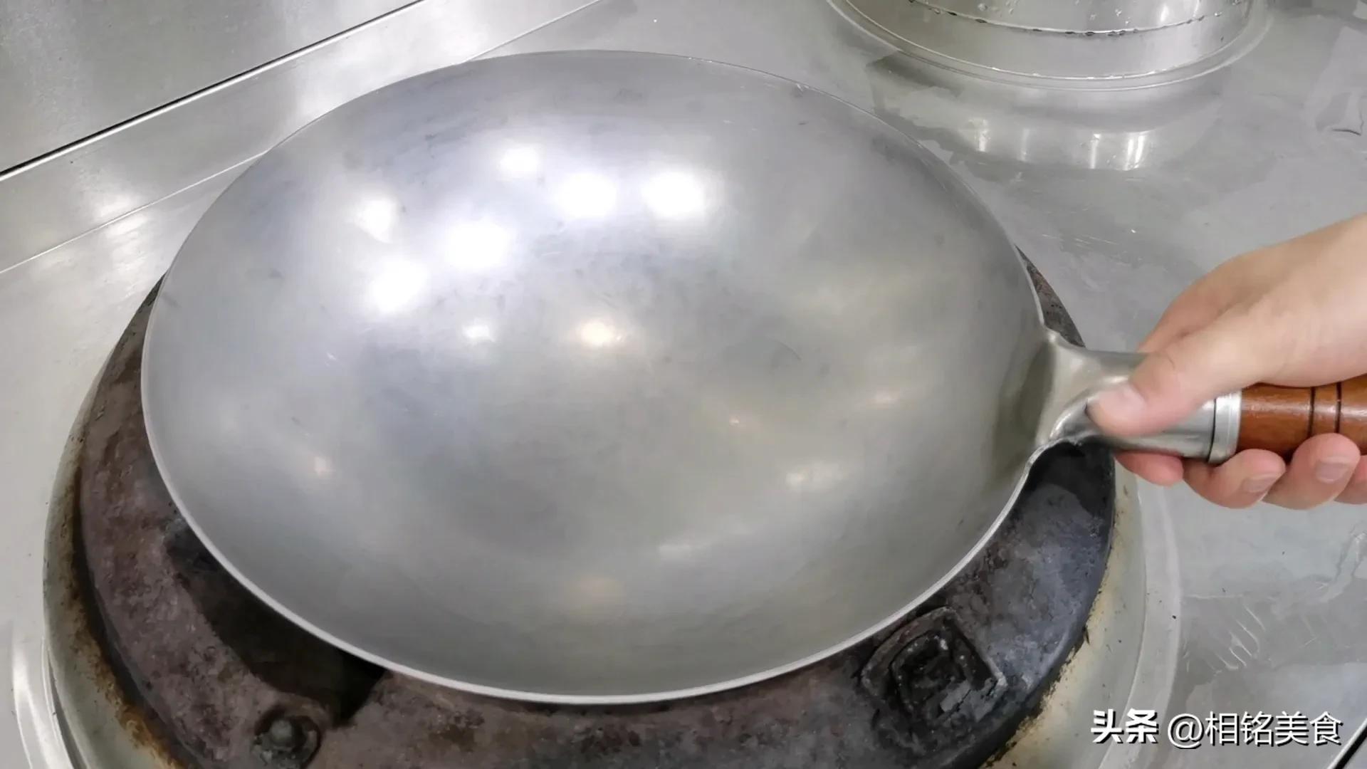 新铁锅怎样开锅小妙招视频,不粘锅的铁锅最佳开锅方法