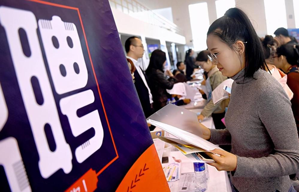 我国收入高的7大国企,不仅工作轻松还给落实户口,赶超公务员