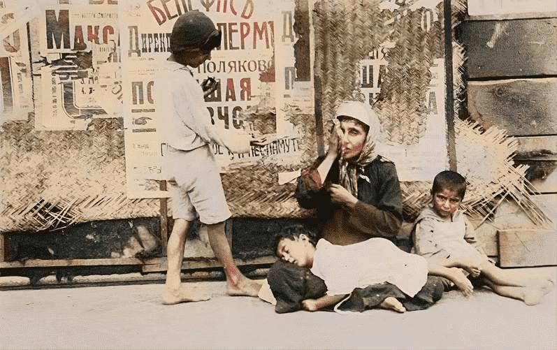 晚清男子被执行酷刑,清朝酷刑犯人游街示众