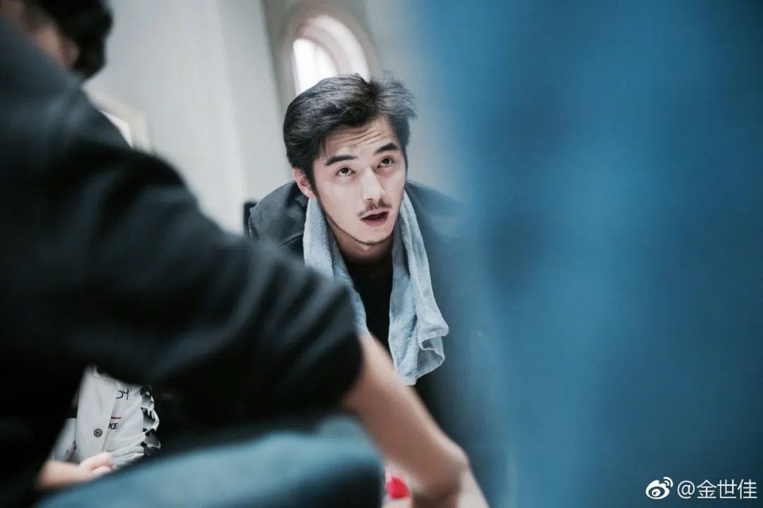 189cm叔系少年爆红!曾是国家级运动员?有颜有身材有演技…