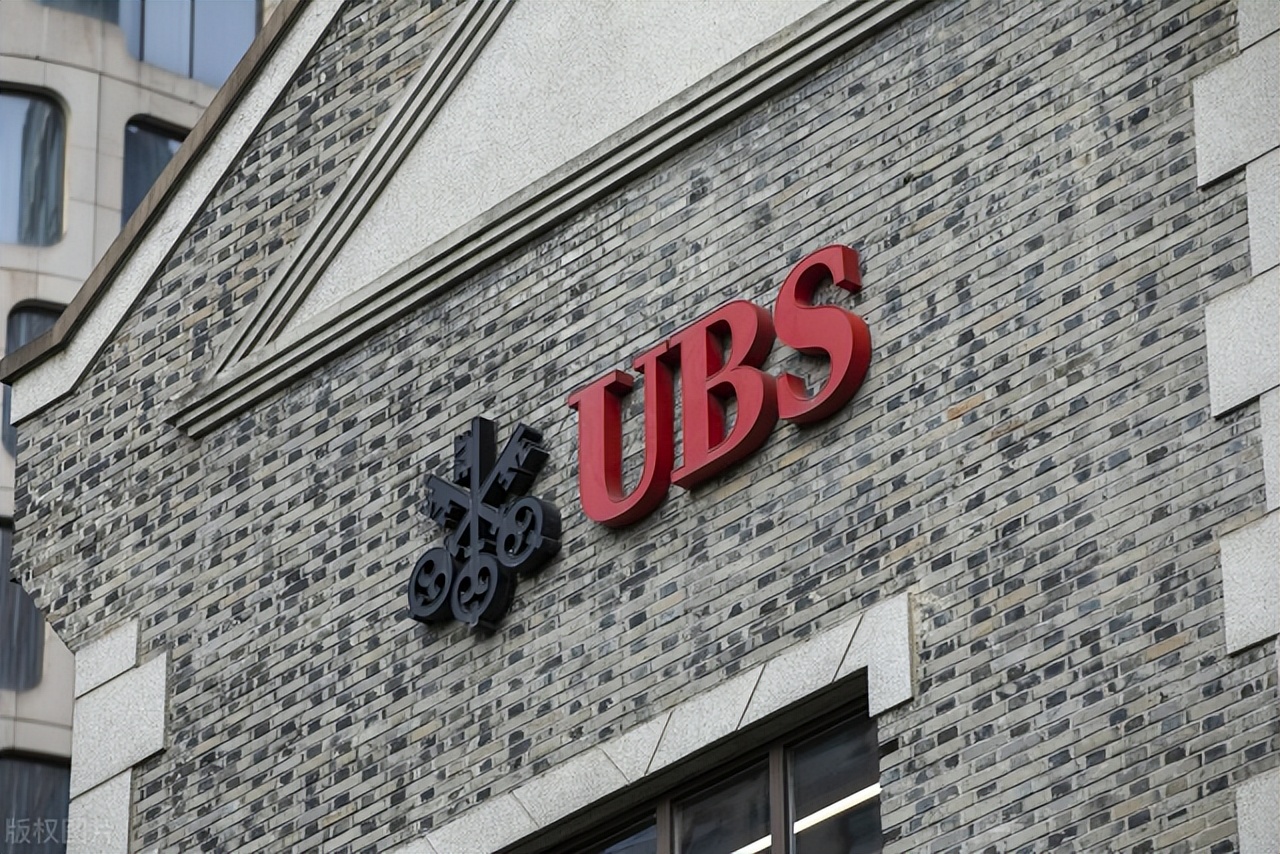 瑞士扬言制裁中国,称中国人在瑞银存了7.8万亿,网友:差点信了