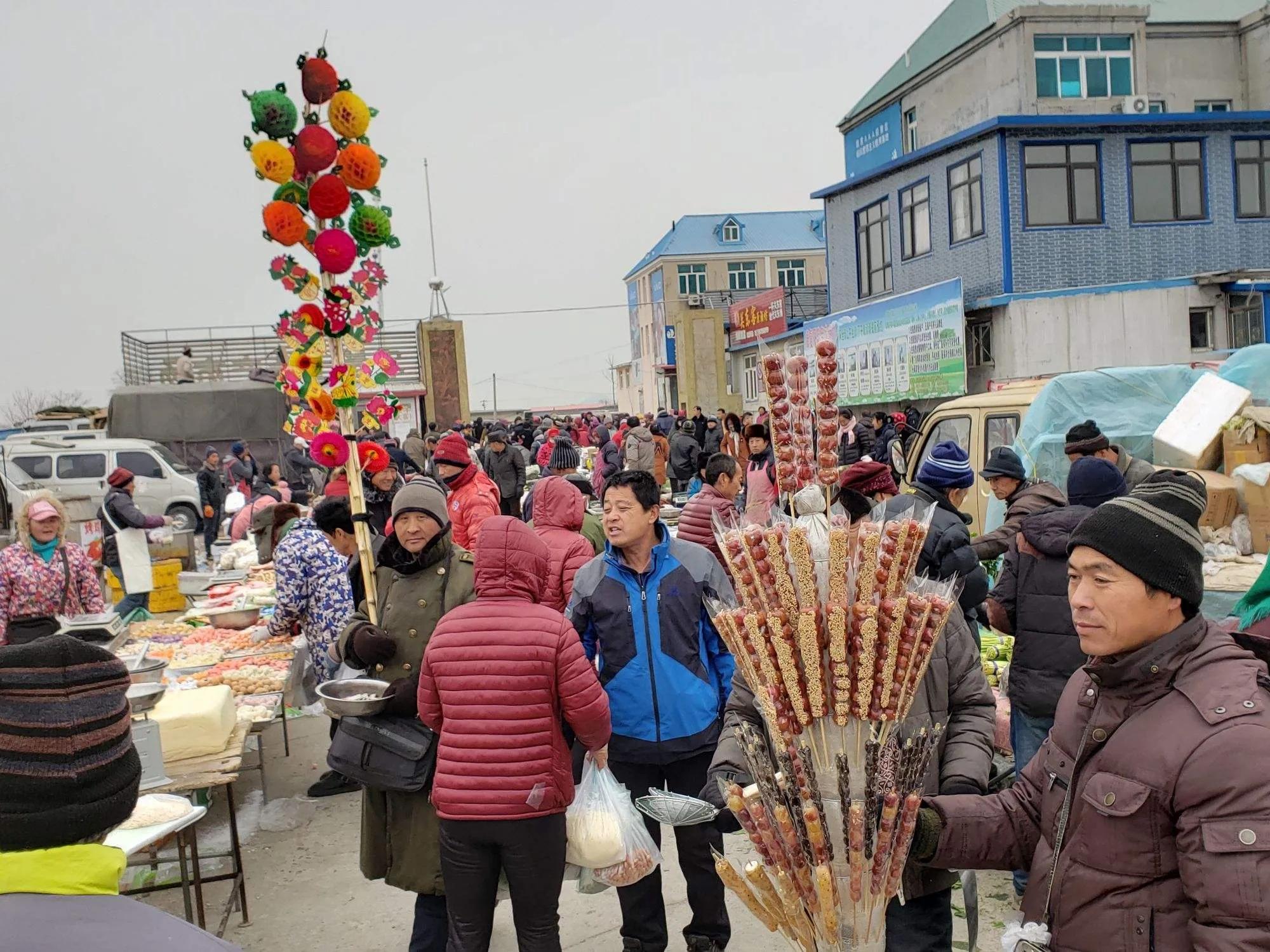 小镇青年回家过年,曾经的穷小子回乡