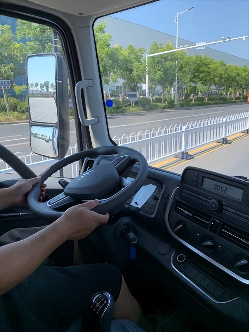 搭载2.5排量的新江铃轻卡,江铃轻卡2022最新款新车