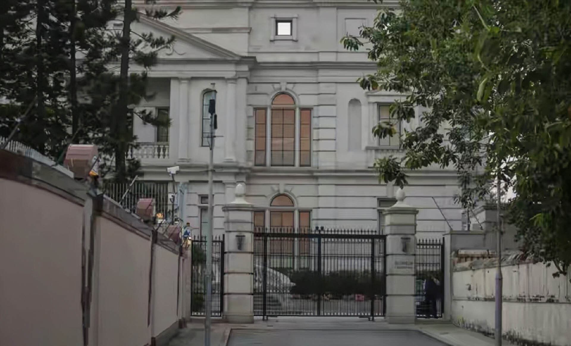 香港富豪别墅出售,香港富二代卖楼