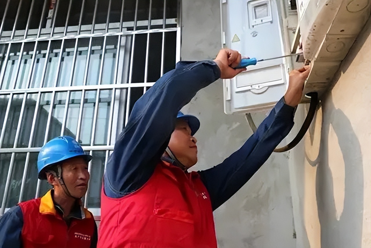 电表箱有电危险提醒图片,电表箱在柜子里面如何防火