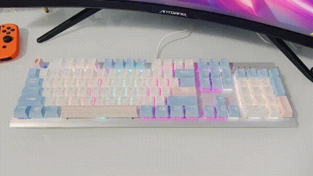 CHERRYMV轴用起来是什么样的体验？美商海盗船微甜之空RGB键盘