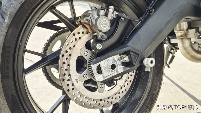 十年了一个能打的都没有？贝纳利黄龙600新款实拍+竞争力解析