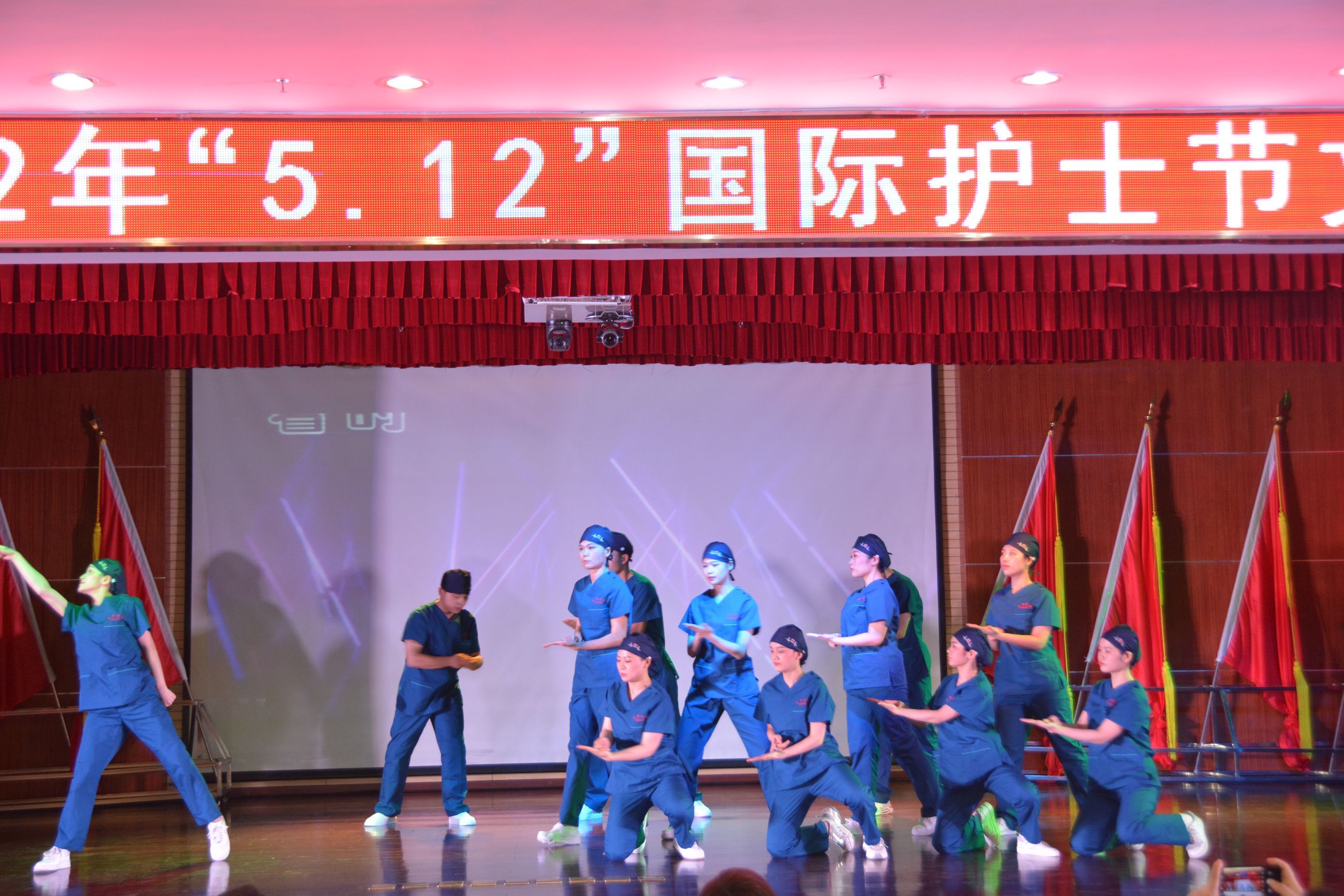 广东省*警武**总队医院举行“5.12”国际护士节表彰大会暨文艺汇演