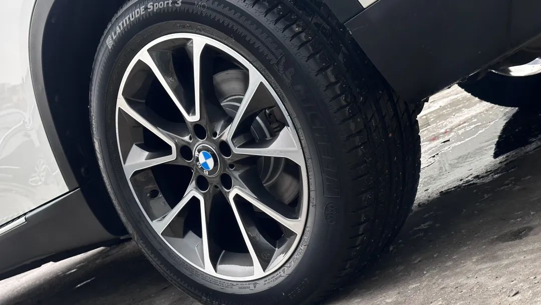 宝马x5老改新二手出售五万左右,宝马x5整车全部翻新要多少钱