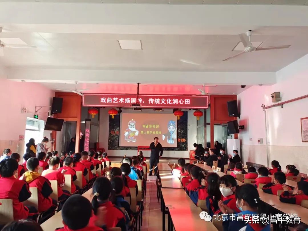 要让戏曲圈粉年轻一代,传统戏曲直播间里圈粉无数