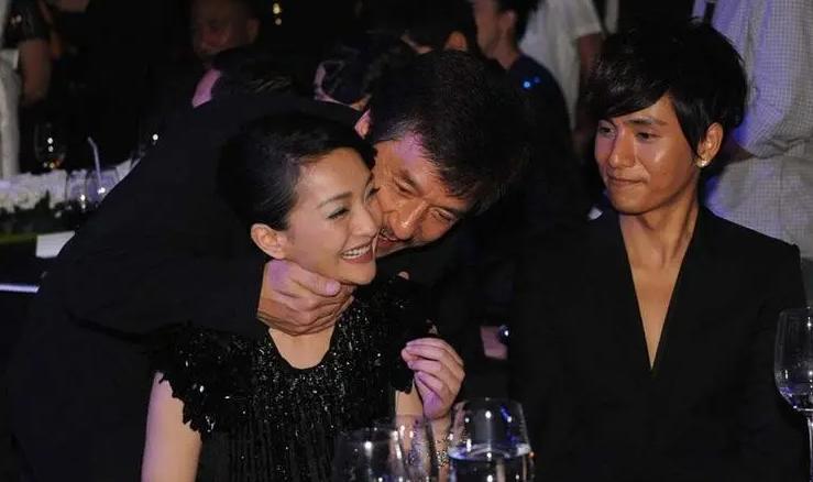 强吻、摸胸、扯裙子，这些男星到底是真投入，还是想揩油？