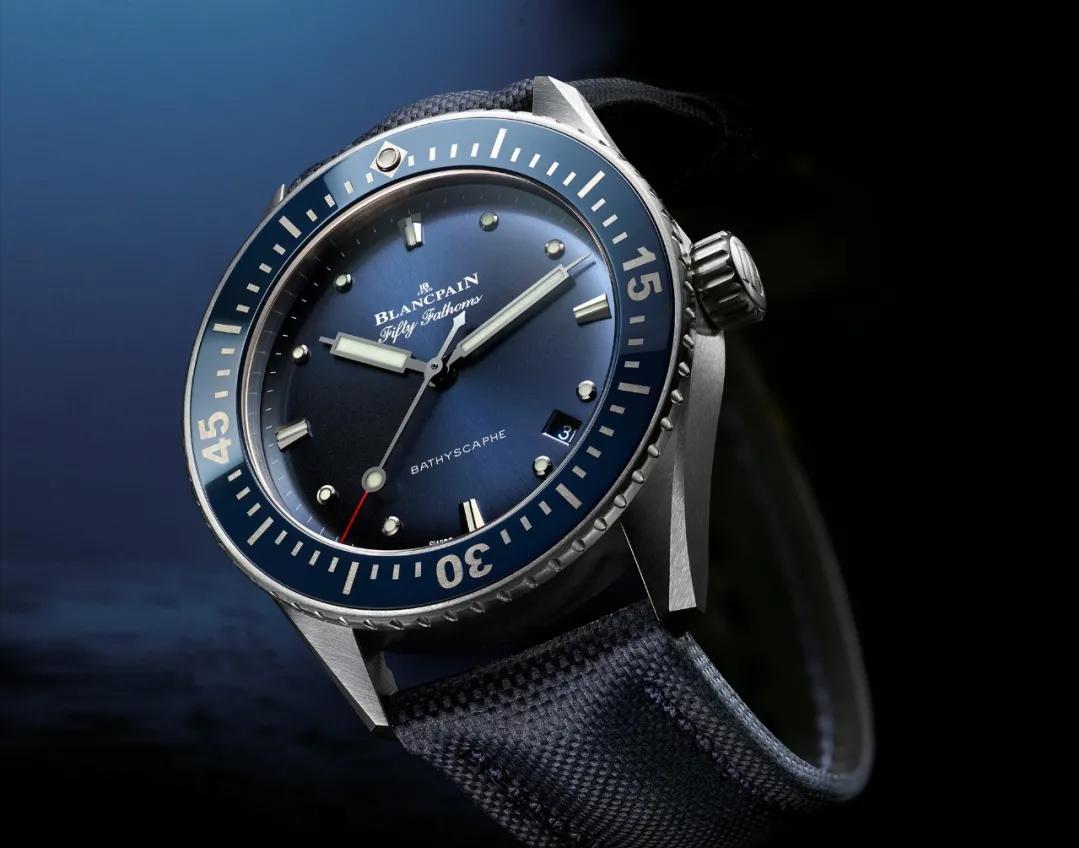 防水300米的潜水表可以戴着游泳吗,100米的潜水表可以潜水吗