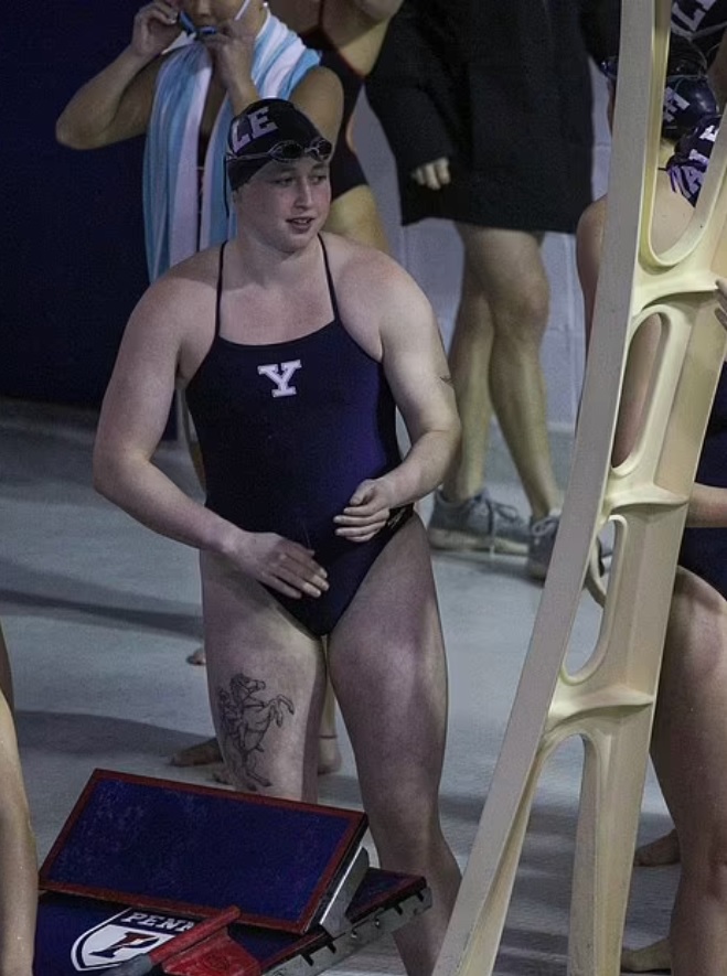 称霸女子游坛的男跨女运动员被女跨男运动员打败!美国人凌乱了