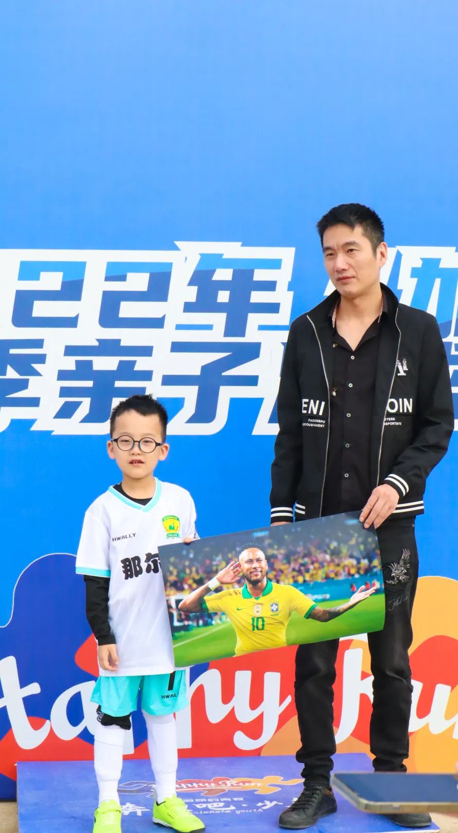 足球亲子嘉年华活动方案,足球嘉年华亲子作品