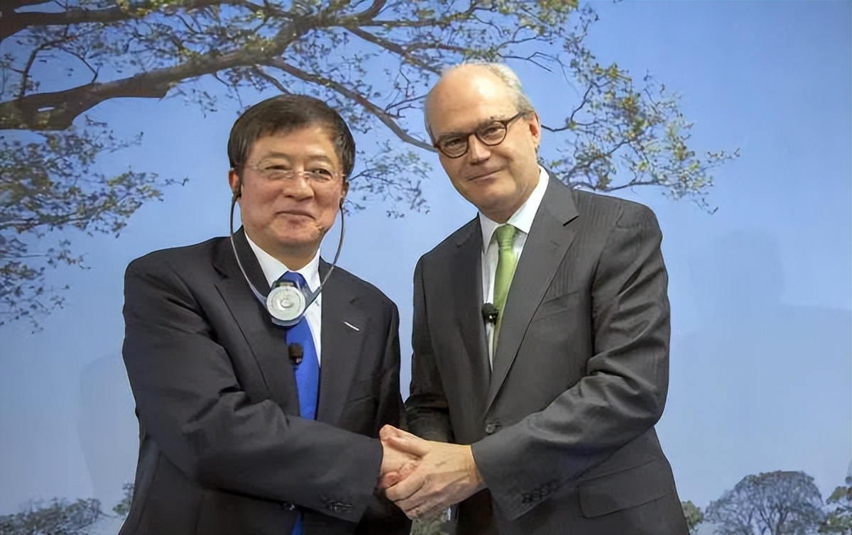 他26岁辞职创业，将企业做到世界500强，却把公司交给国家，为啥