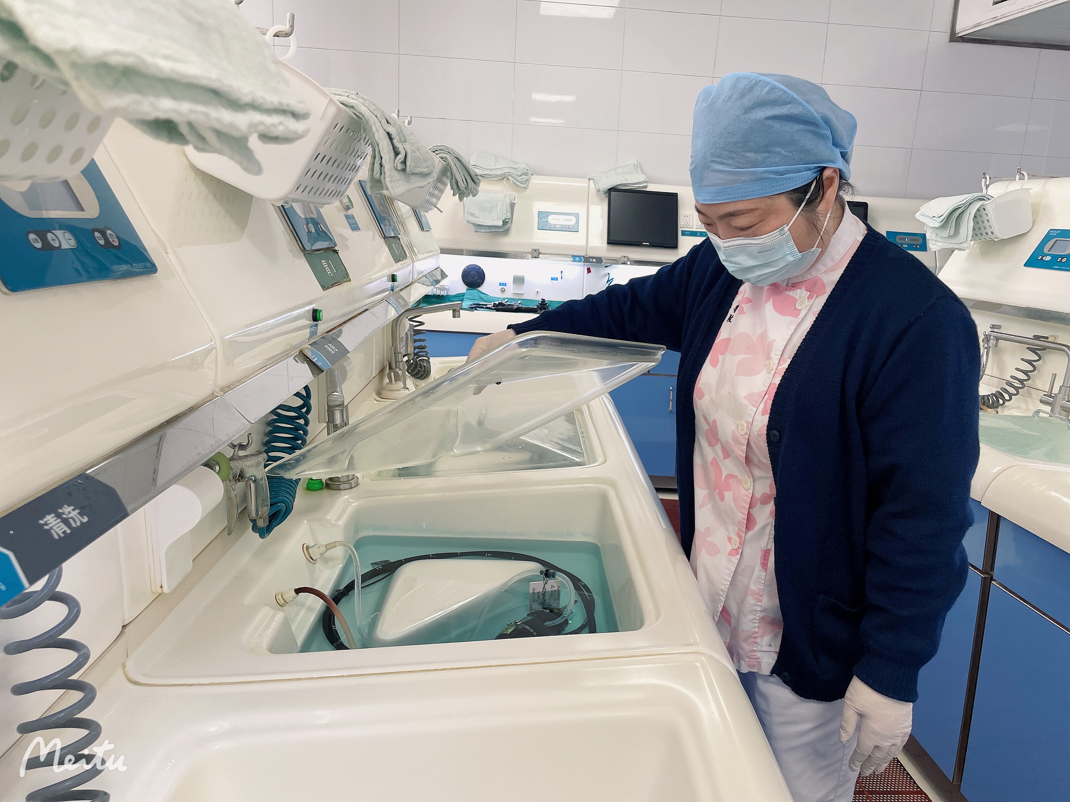 武汉大学人民医院消化内镜中心护士长刘军荣获“湖北省女职工建功立业标兵”