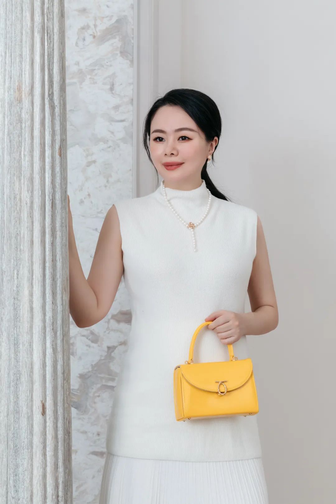 英国女王最喜欢的包包牌子,英国女王拿的包包价格