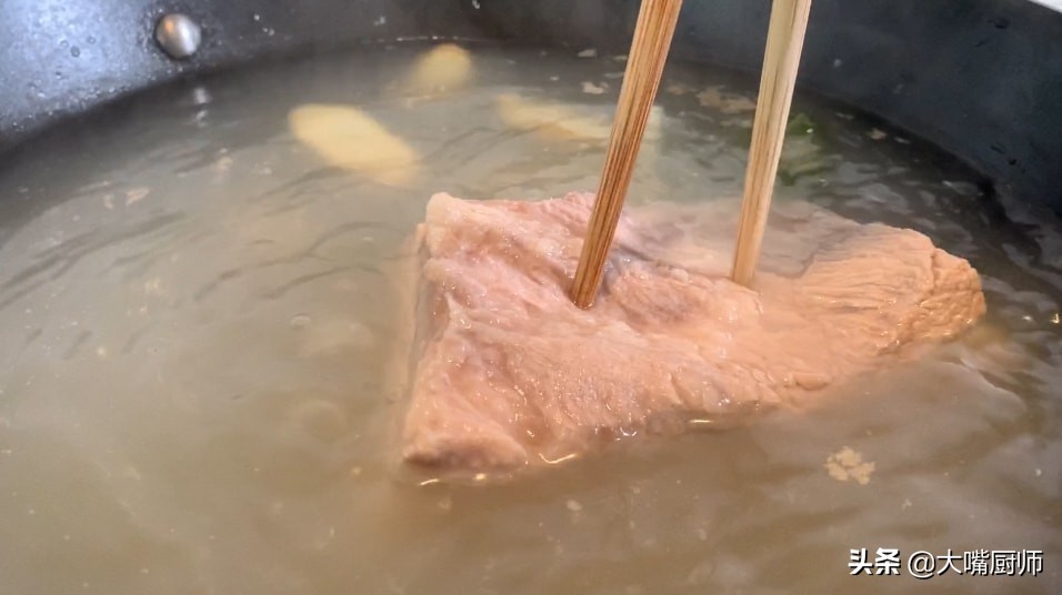 炖排骨和猪肉用什么调料,猪肉排骨怎么炖得软烂