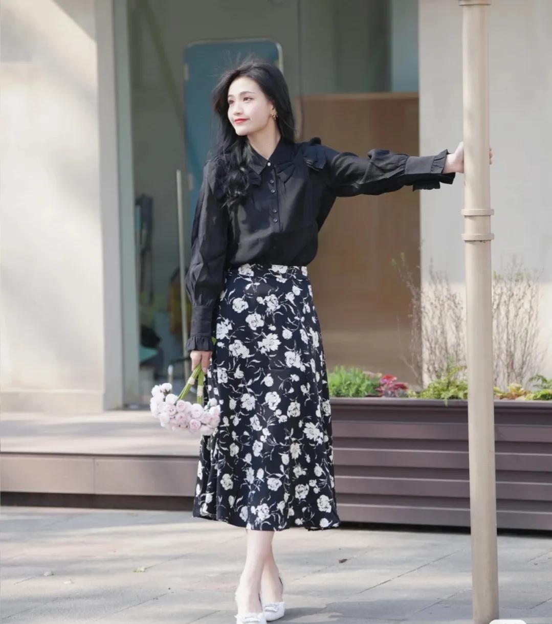 衬衫半裙如何搭配优雅时髦,穿白衬衣配半裙优雅大气又温柔