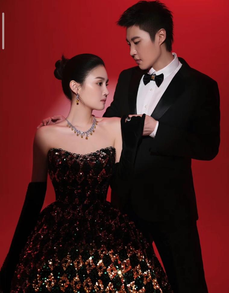 赵本山女儿晒结婚证件照,赵本山为女儿官宣恋情