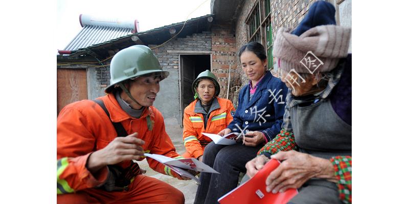 “姐，妈住院了，给5万”“你啥时候换妈了？我陪我妈逛街呢”