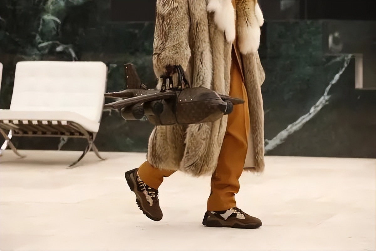 12000块钱买的包是假货,12000的垃圾袋包包