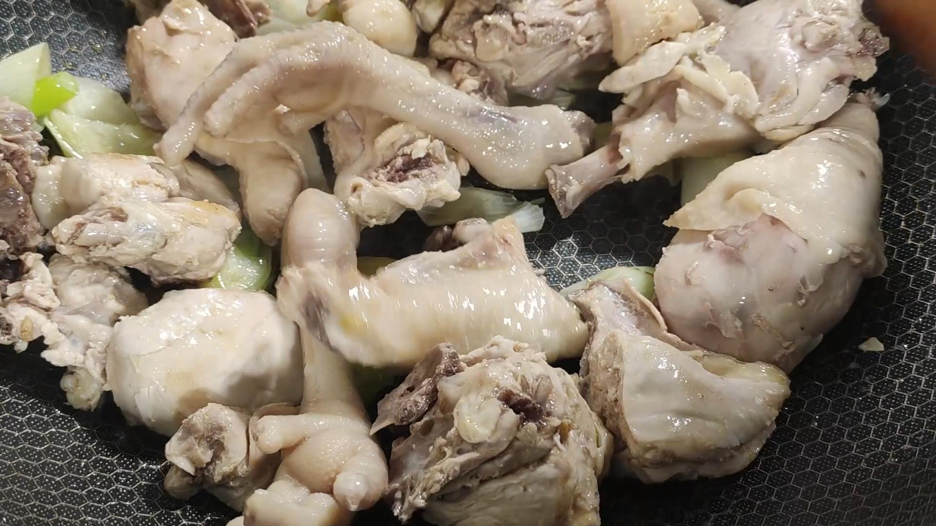 炖鸡汤的正确做法放什么,炖鸡汤都放什么料营养又好吃