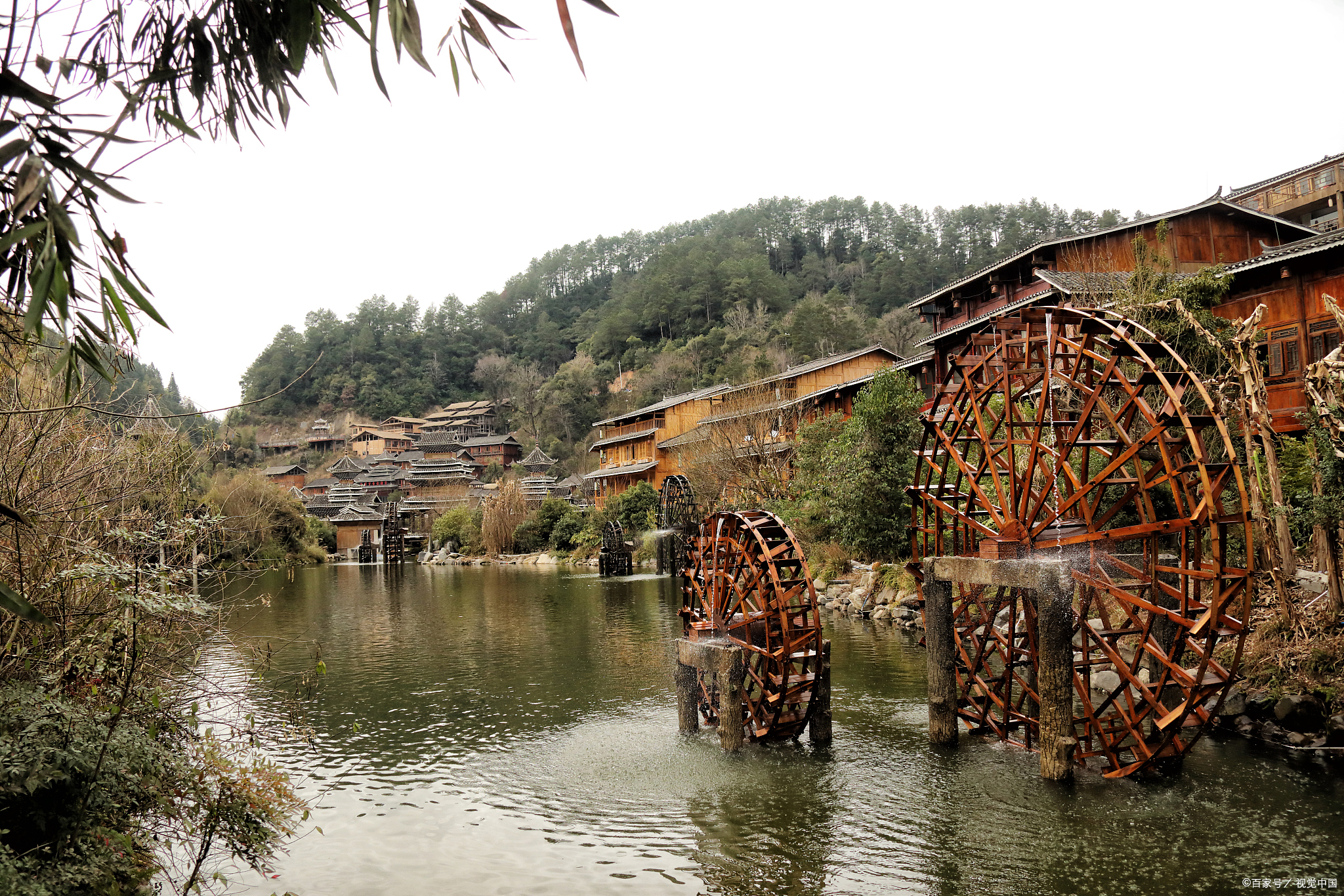 贵阳跟团旅游五天多少钱一个人去,一家人去贵州省旅游要花多少钱呢