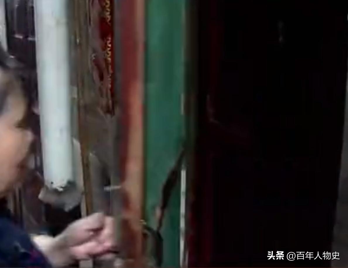 脑瘫男孩被丢给奶奶照顾,13岁孩子瘫痪在床