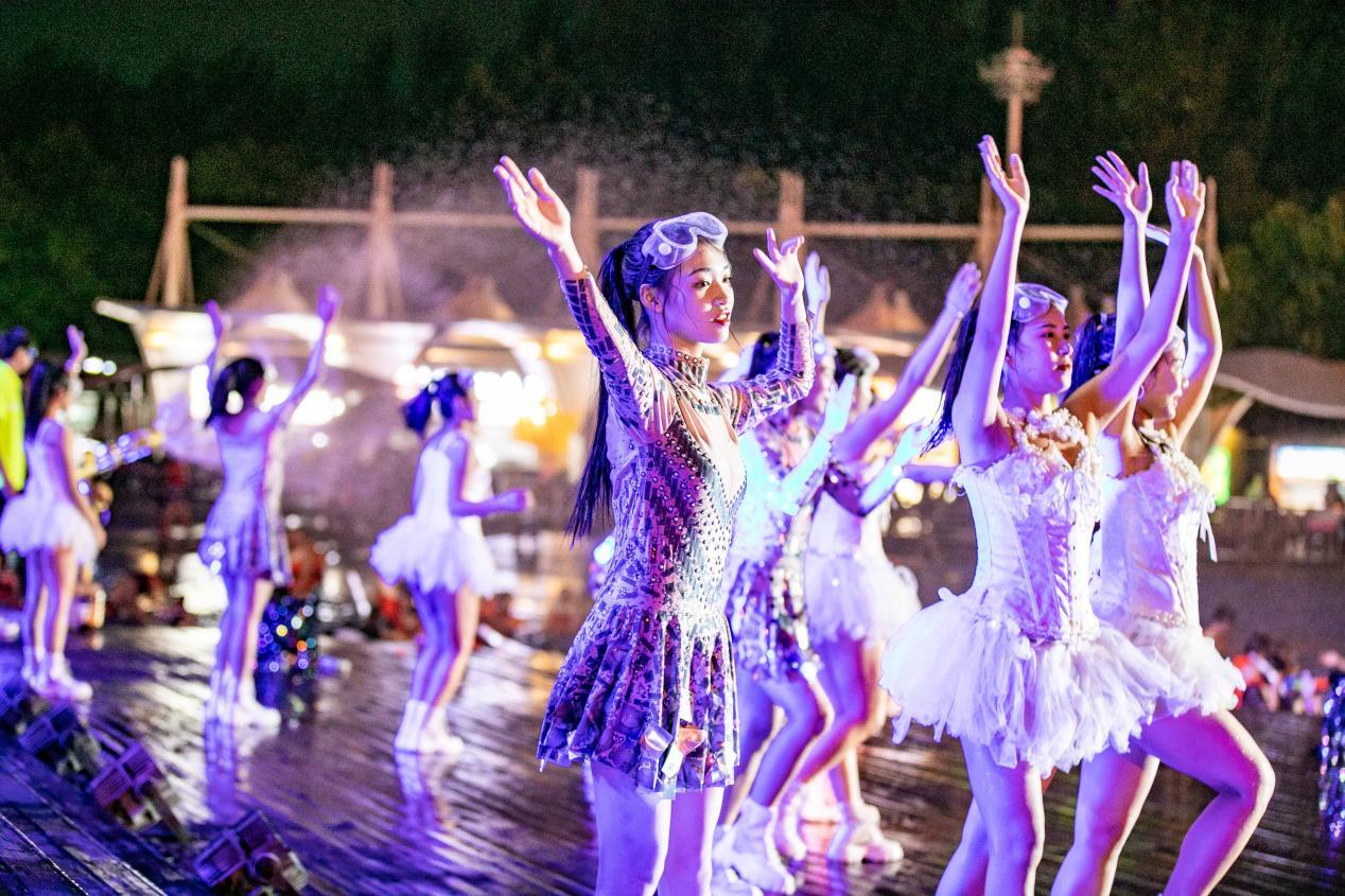 郑州方特夏日狂欢派对表演,5月郑州方特水上乐园