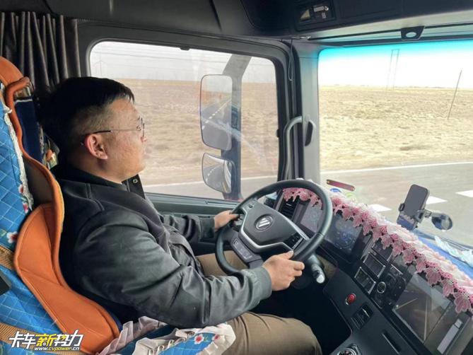 冲击青藏高原保障物资运送660大马力银河实力征战最美公路